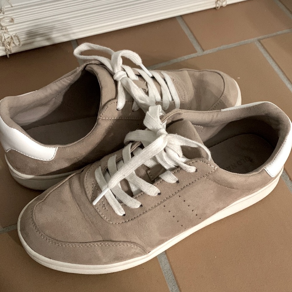Nude Sneakers
